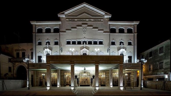 Il Teatro Comunale di Adria: Maestosità e Stile Inconfondibile