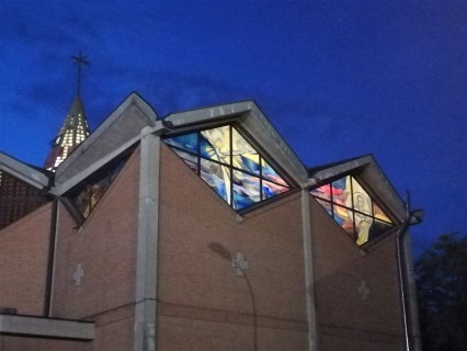 La Chiesa di San Vigilio  si arricchisce di nuove vetrate artistiche