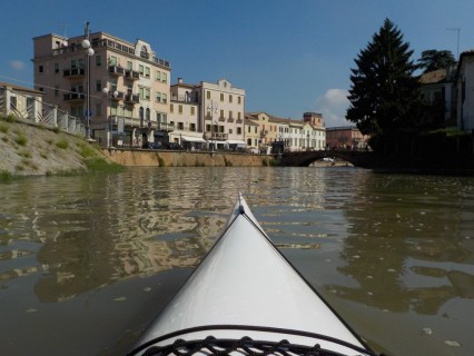 Un raduno canoistico per vedere Adria da un altro punto di vista