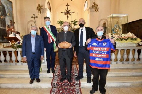 I Campioni del Rugby Rovigo ringraziano la Virgen di Los Lagos
