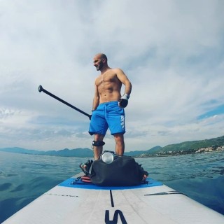 Enrico Penini tenta l'epica traversata in solitaria del Mare Adriatico in Sup
